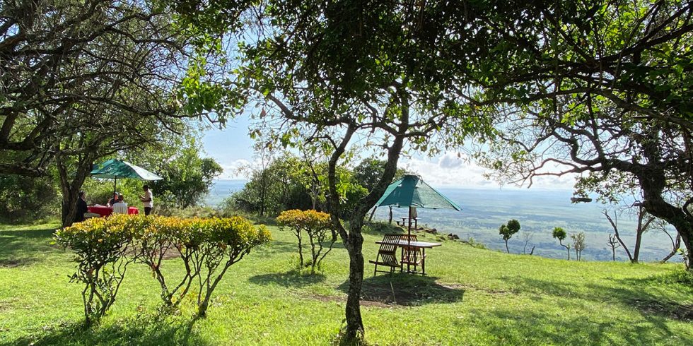Lounge Bereich für Mahlzeiten im Mara Siria Camp mit Aussicht