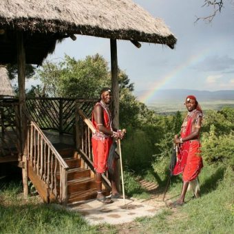Two Massai in front of a tent - 2 Masai vor einem Zelt