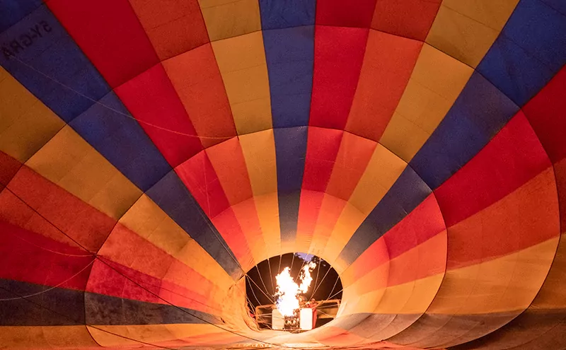 Filling the Hot Air Balloon - Füllen des Heißluftballons