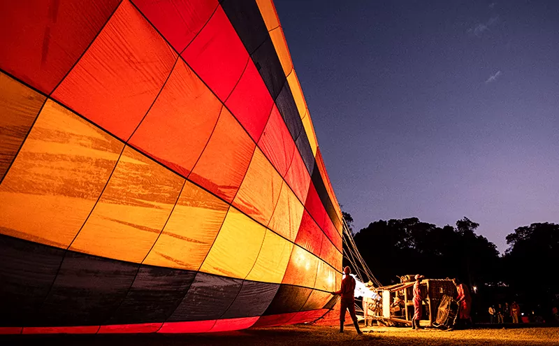 Filling the Hot Air Balloon - Füllen des Heißluftballons